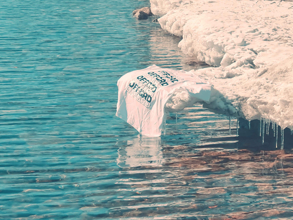 T-shirt blanc à motif graphique OFFGRD de basket-ball